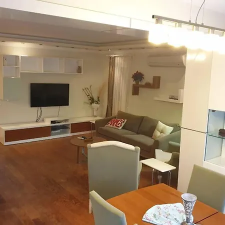 Villa Budak Tam Korunakli Ozl Havuzlu Mustakil Belek