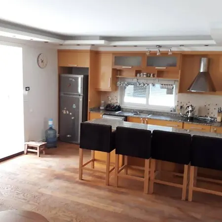 Villa Budak Tam Korunakli Ozl Havuzlu Mustakil *