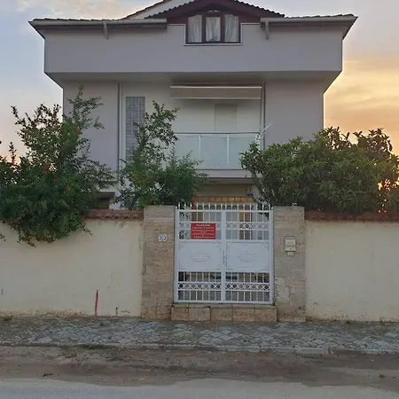 Villa Villa Budak Tam Korunakli Ozl Havuzlu Mustakil