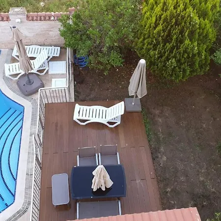 Villa Budak Tam Korunakli Ozl Havuzlu Mustakil Villa