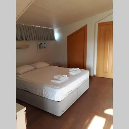 Villa Villa Budak Tam Korunakli Ozl Havuzlu Mustakil